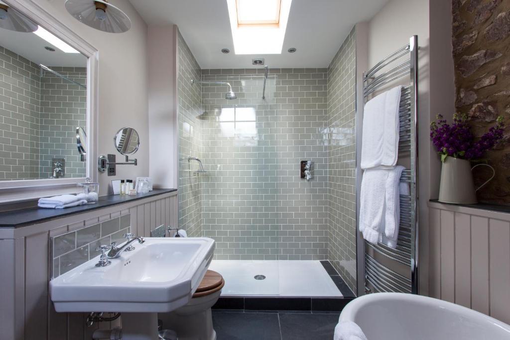 Tudor Farmhouse Hotel Clearwell Room photo